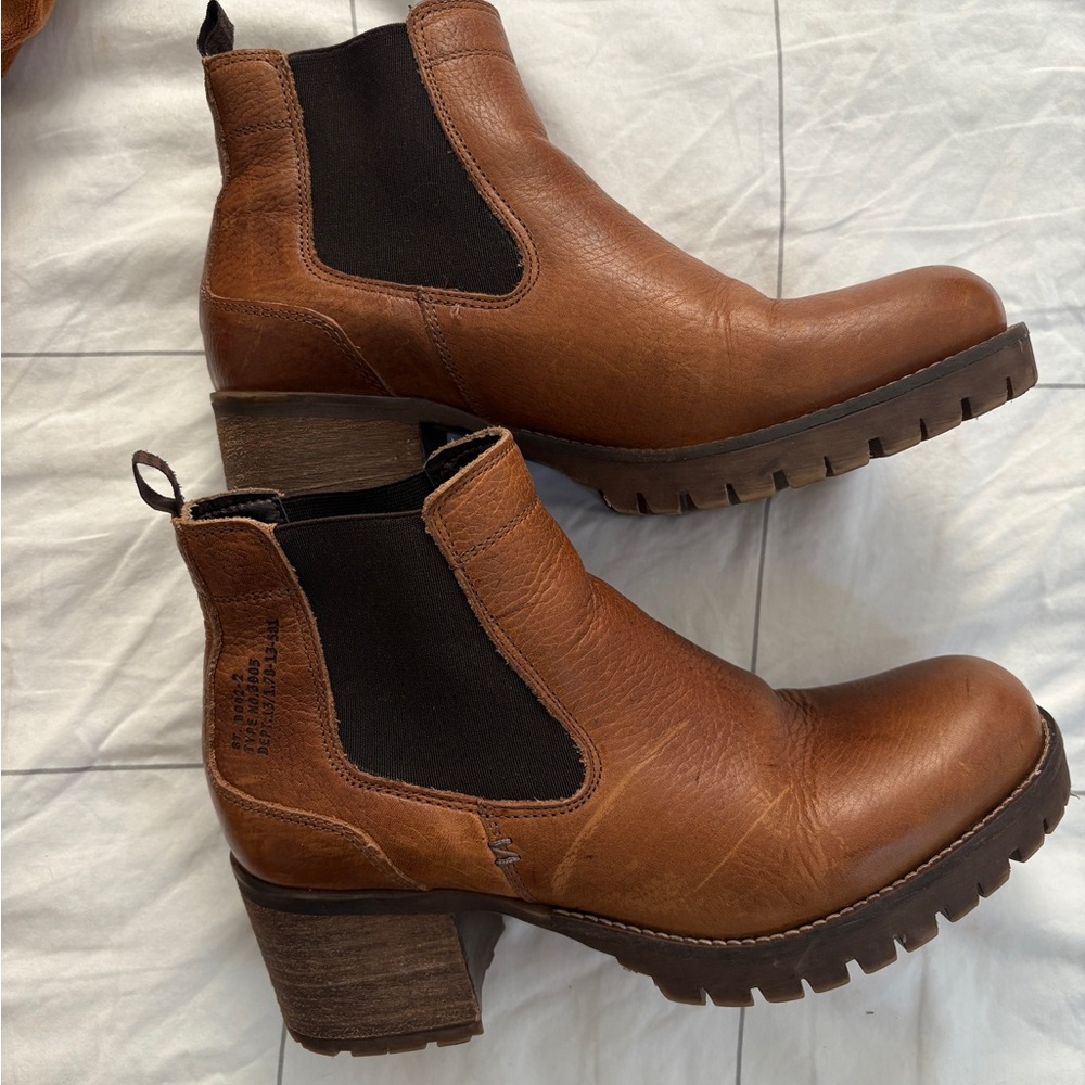 Bullboxer leather chelsea boots